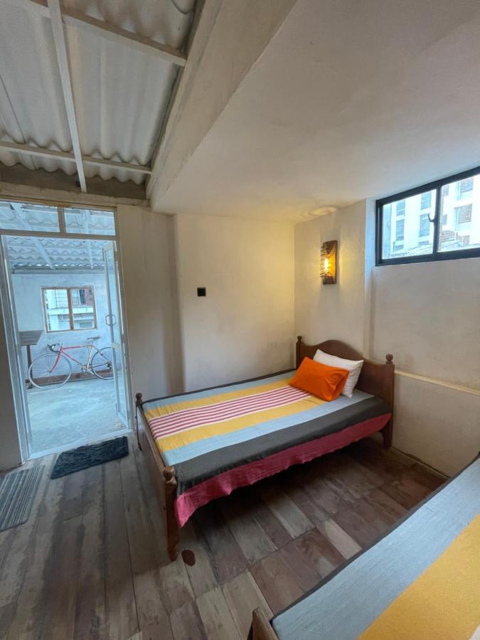 Favela Apartment Colombo Exterior photo
